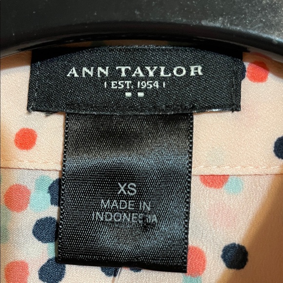 Ann Taylor Sleeveless Button-Down - Picture 6 of 6